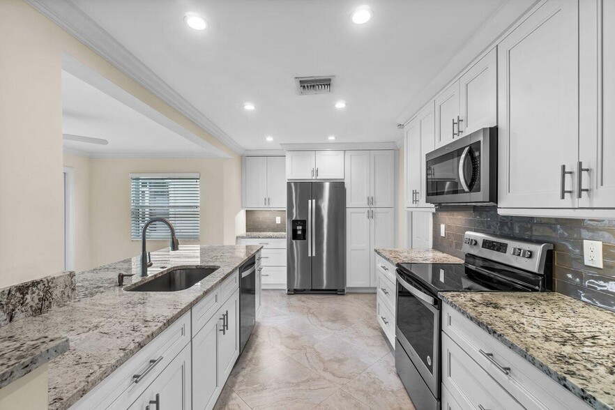 Building Photo - 2096 SW 13th Ter