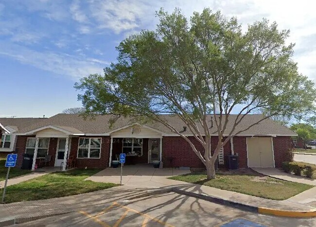 Building Photo - 2250 W 15th St