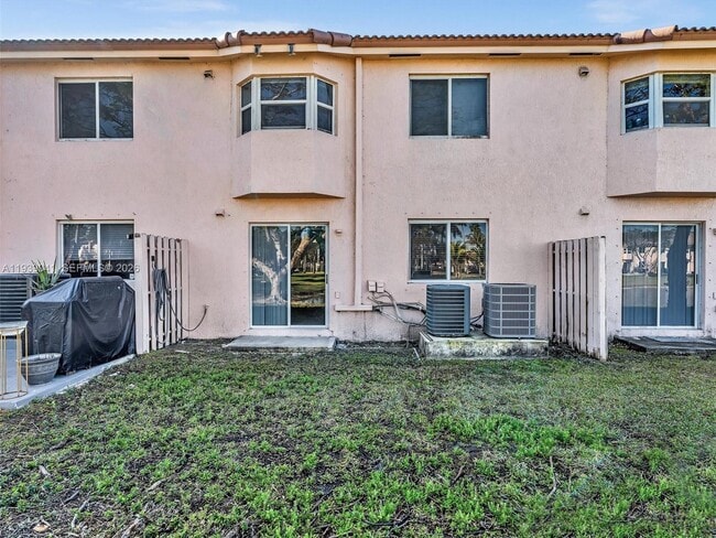 Building Photo - 1271 SE 28th Ct