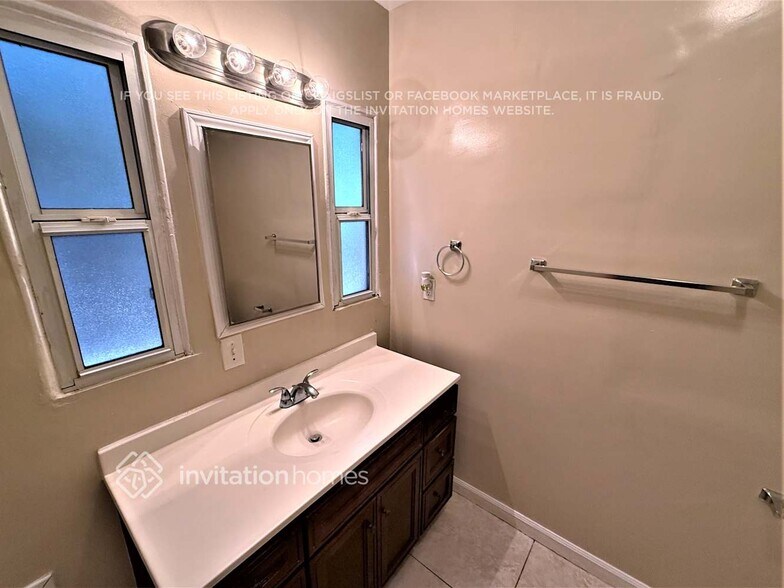 Building Photo - 9471 La Salle Ave