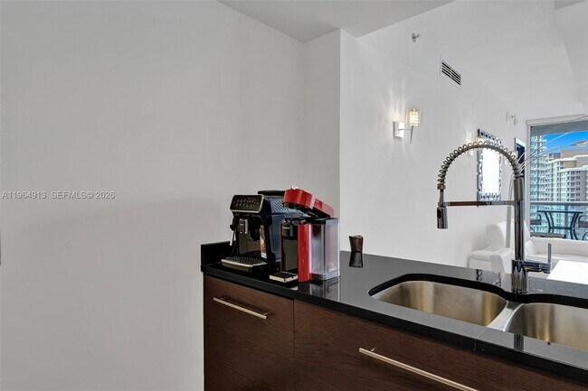 Building Photo - 465 Brickell Ave