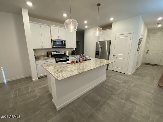 Building Photo - 3022 Hayden Rose Ave