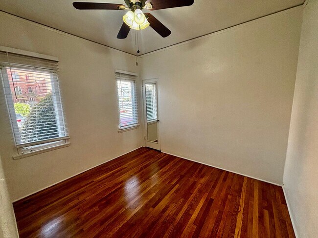 Building Photo - Large Private 1 Bed/ 1 Bath-Bankers Hill