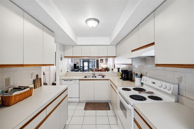 Building Photo - 2902 Oak Cir