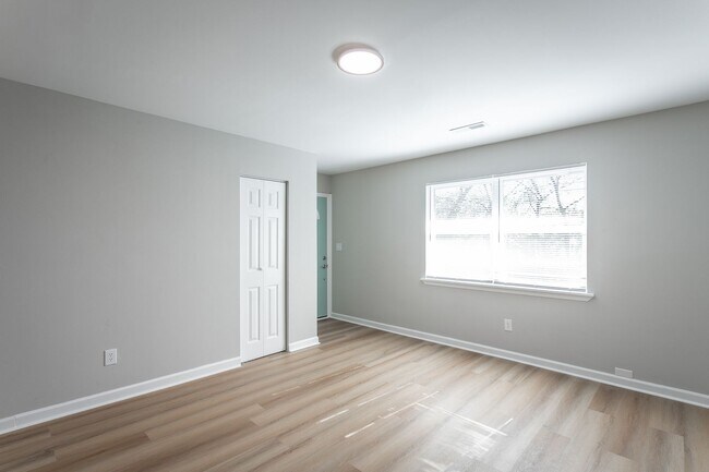 Building Photo - 2703 E 25th St