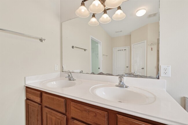 Building Photo - 3815 Pine Forest Green Blvd