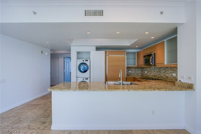 Building Photo - 222 Karen Ave