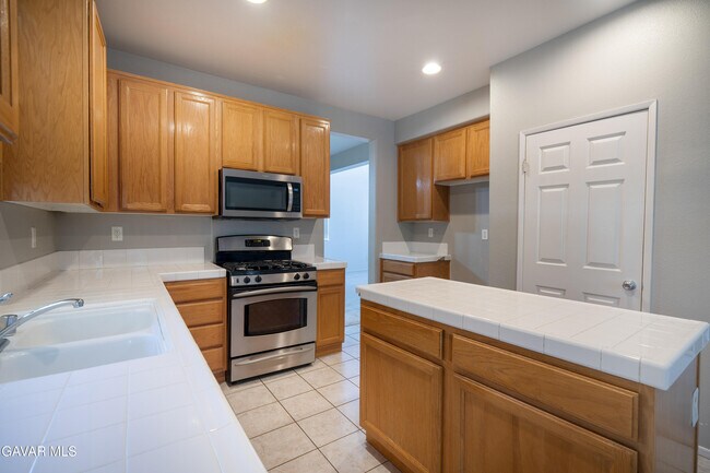 Building Photo - 40270 Vista Pelona Dr