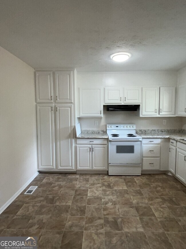 Building Photo - 1430 High Meadow Dr