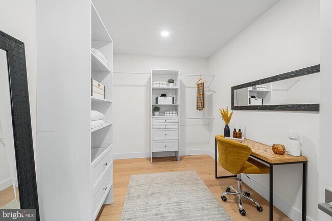 Building Photo - 705 Preston Ave