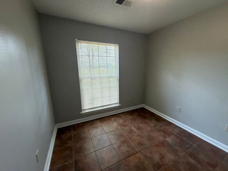 Building Photo - 5596 Karen Dr