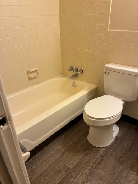 Building Photo - 5808 Stieren Dr