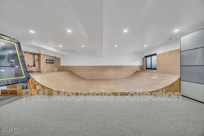 Building Photo - 846 E 270 S