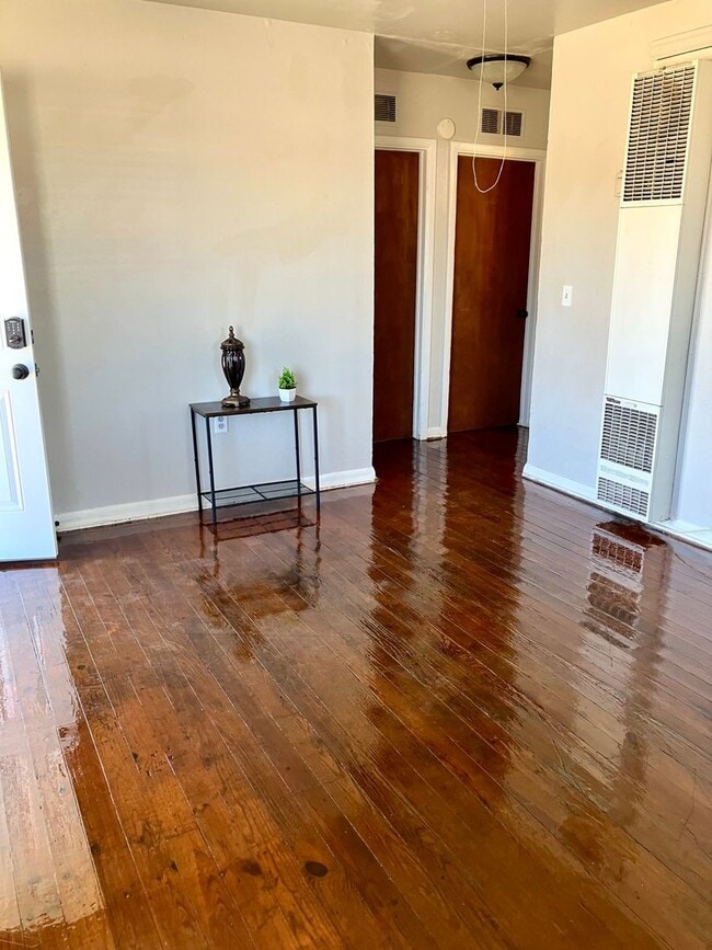 Building Photo - 2 Bed Moore