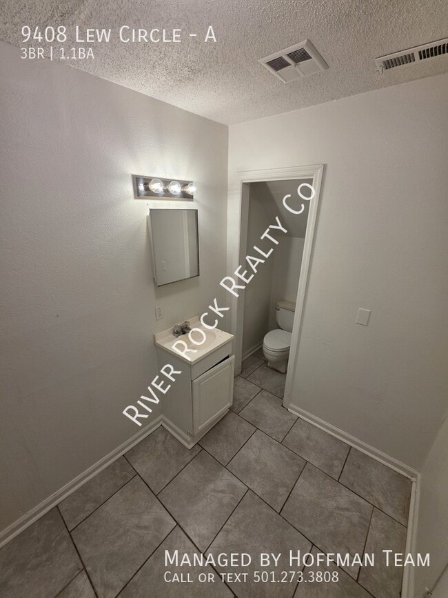 Building Photo - 9408 Lew Cir