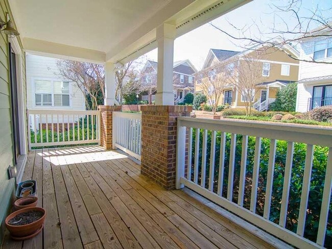 Building Photo - 273 Carlyle Park Dr