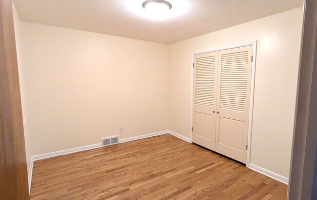 Building Photo - 755 Oakmere Pl