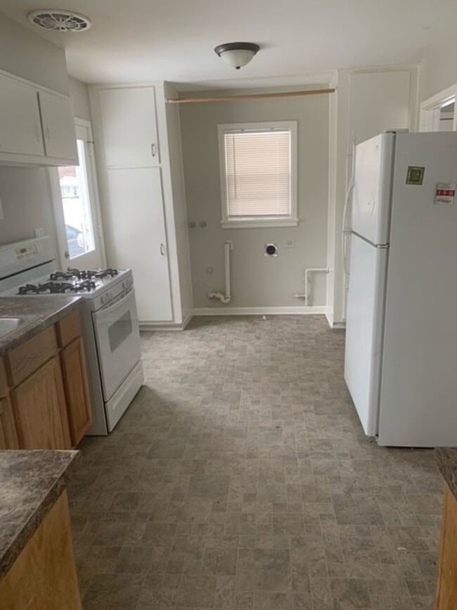 Building Photo - Cute Three bedroom in Airpark Available Now!