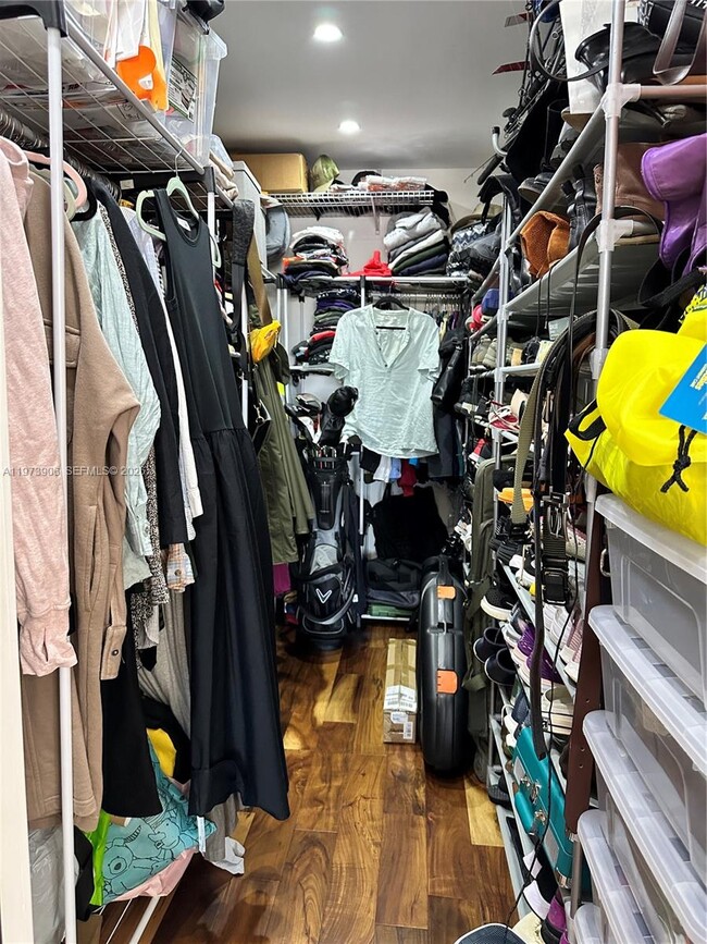 Building Photo - 401 Golden Isles Dr