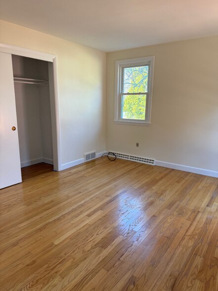 Building Photo - 520 Elm St