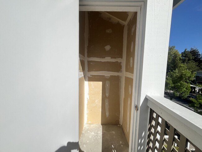 Building Photo - 2 Bedroom 2 bath Available in Sunnyvale, C...