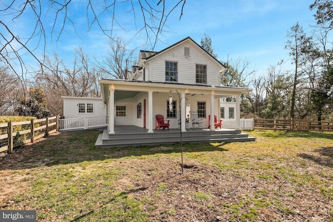 Building Photo - 326 Walker Rd