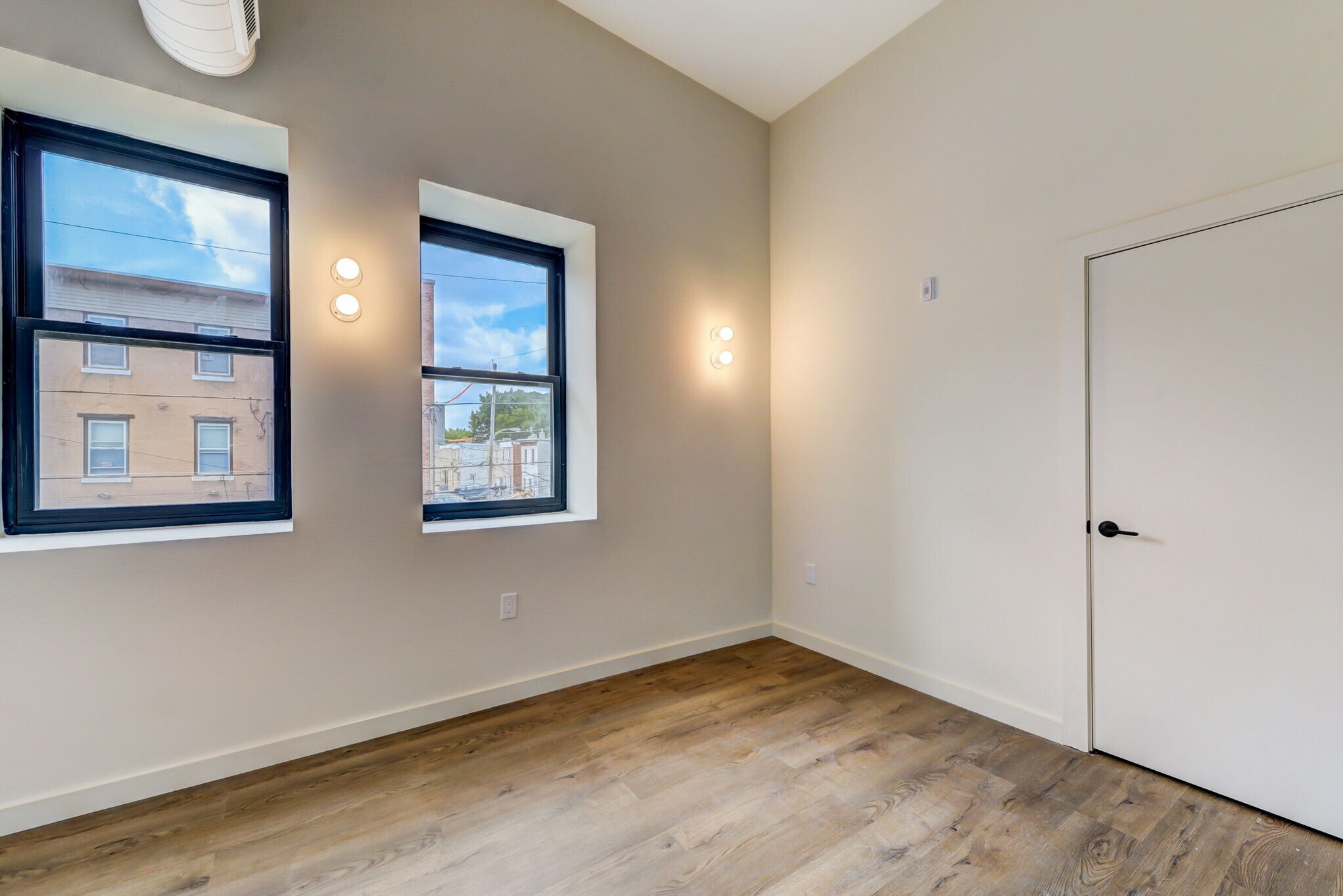 Building Photo - 619 N 35th St