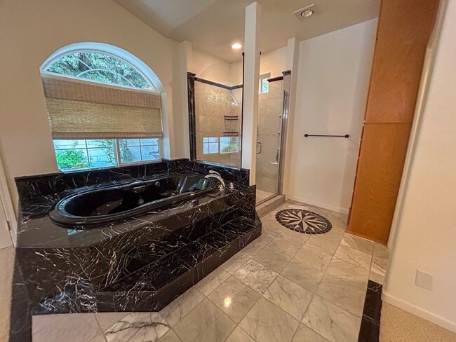 Building Photo - 3 Bedroom Home for Rent in Chico CA | Garage, Private Yard, Central HVAC