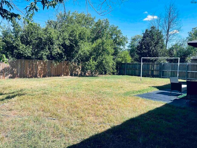 Building Photo - 3105 Sherwood Ln