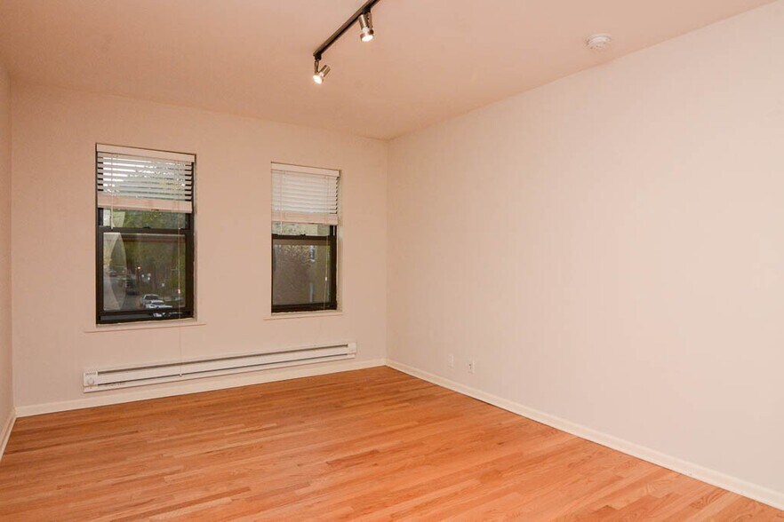 Building Photo - 2839 W Palmer St