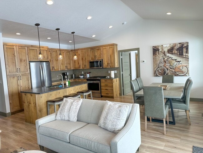 Building Photo - 4859 Bailey Ln