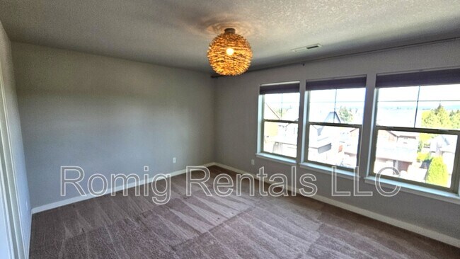 Building Photo - 1405 NE 71st Dr