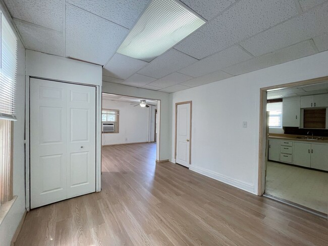 Building Photo - Spacious 3 bedroom home