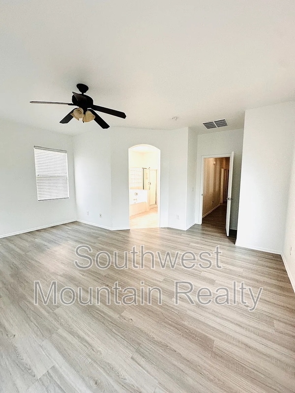 Building Photo - 2070 E Indigo Dr