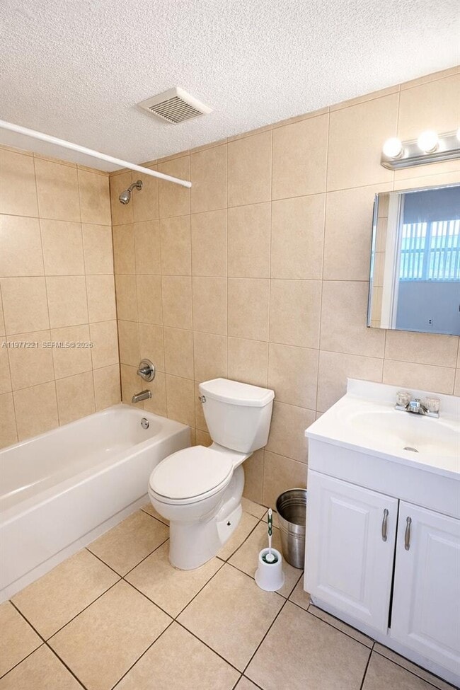 Building Photo - 19805 SW 114th Ave