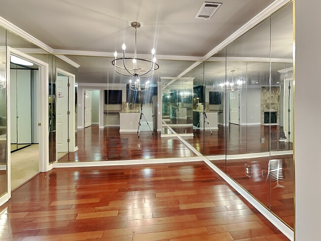 Building Photo - 3201 Lenox Rd NE