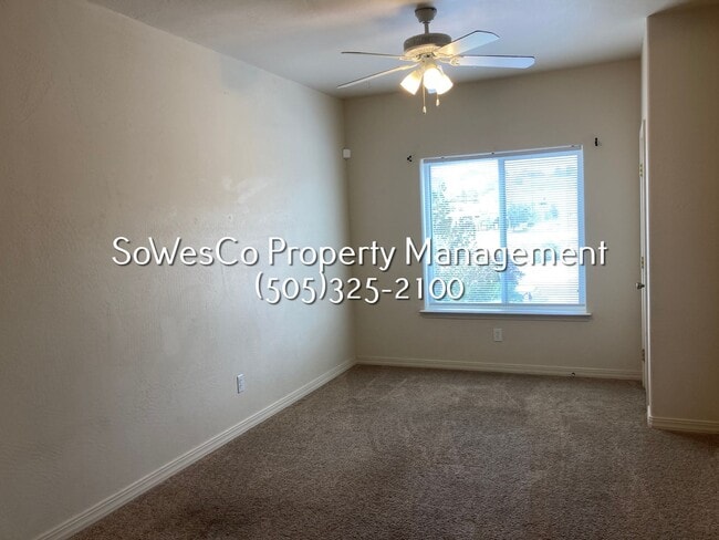 Building Photo - 3 Bedroom 2 Bath - three story home with Garage