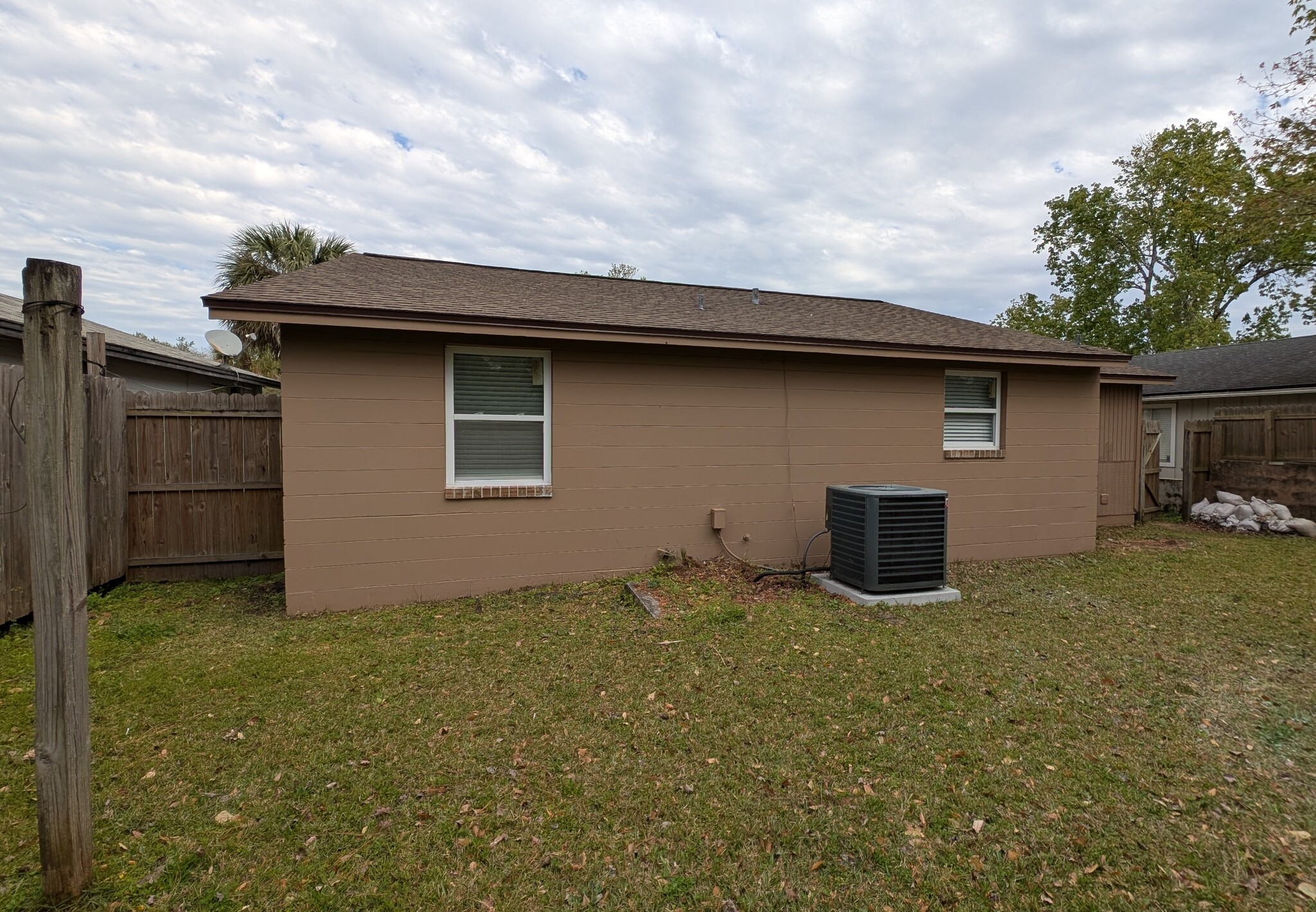 Building Photo - 7650 Club Duclay Dr