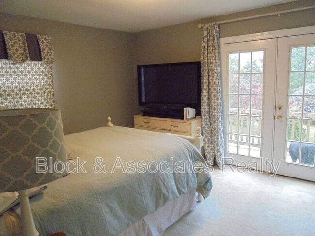 Building Photo - 2314 Dover Pl