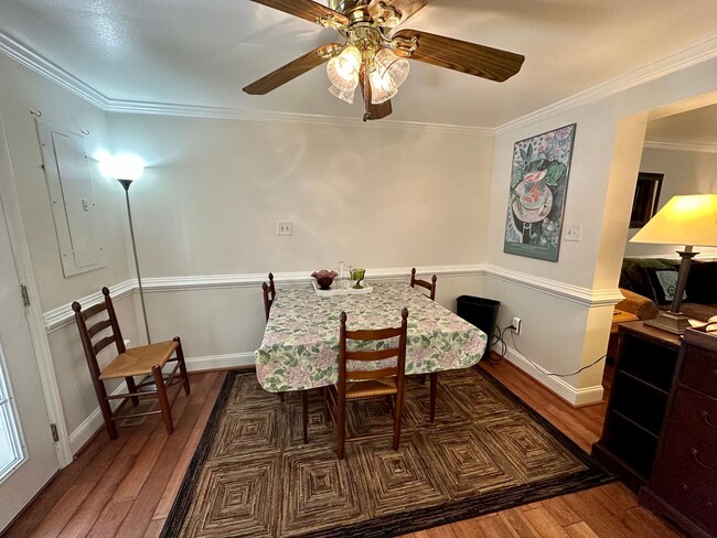 Building Photo - Lovely 3 bedroom/2 bathroom fully furnished home located in Tanglewood Subdivision