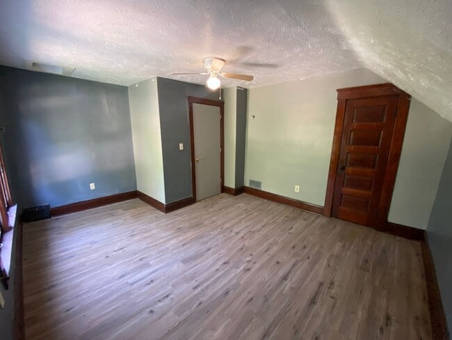 Building Photo - ? Comfortable 3-Bedroom, 1.5-Bathroom Home...
