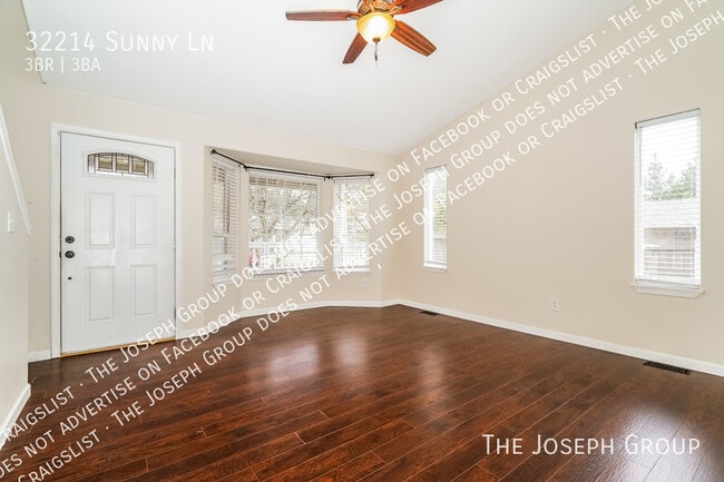 Building Photo - 32214 Sunny Ln