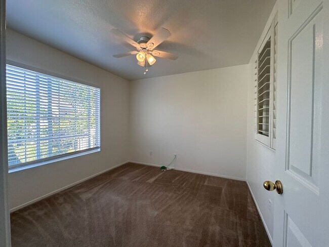 Building Photo - 3 bedroom/2.5 Bath Northbridge Home