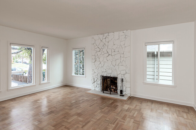 Wood fireplace - 430 Hillcrest Blvd