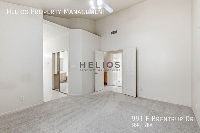 Building Photo - 991 E Brentrup Dr