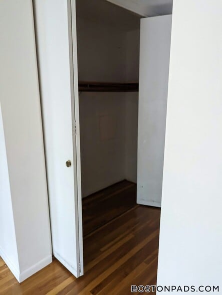 Building Photo - 525 Highland Ave