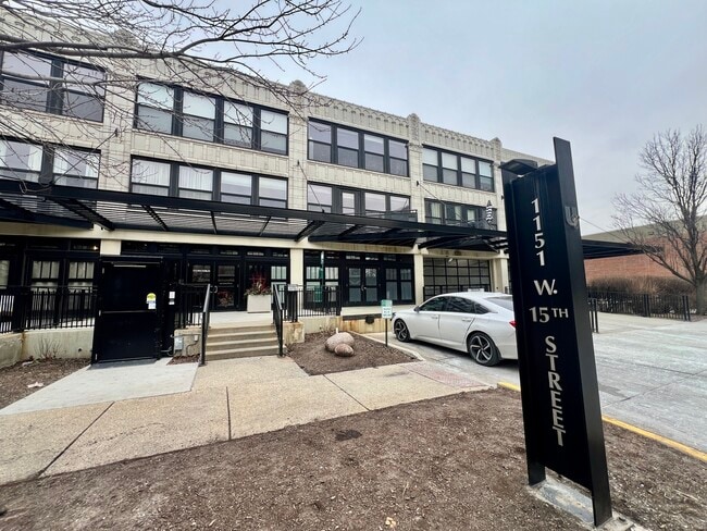 Building Photo - 1151 W 15th St