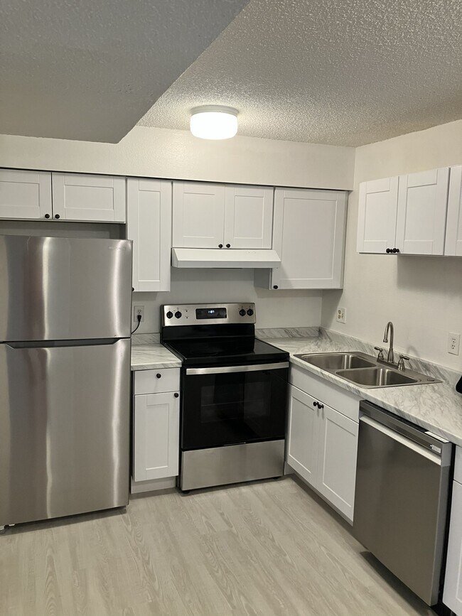 Building Photo - 5300 E Cherry Creek South Dr