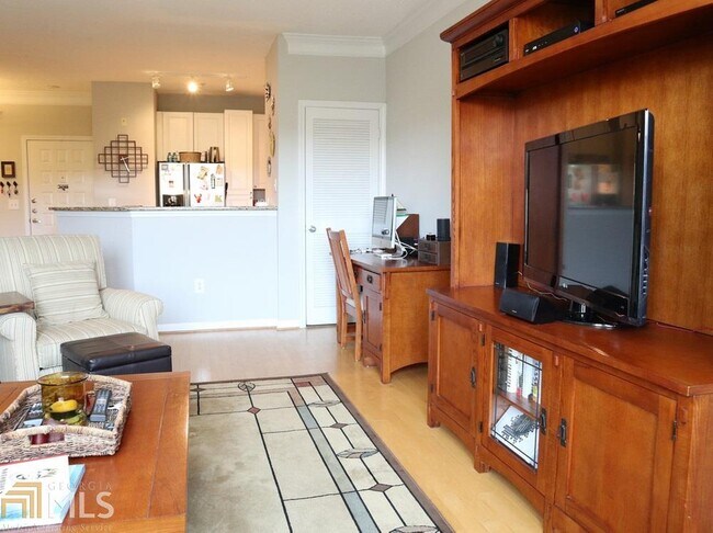 Building Photo - 10 Perimeter Summit Blvd