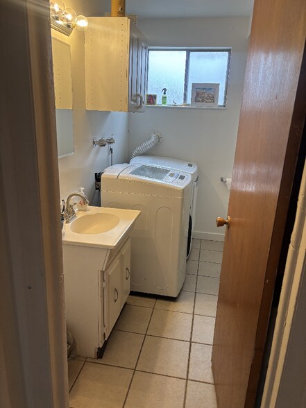 Building Photo - 1591 S 800 E